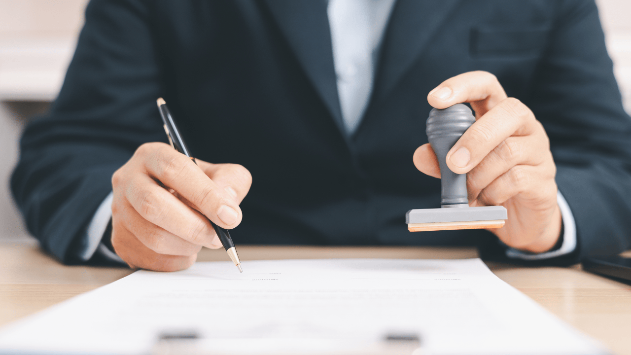 Come i contratti di introduzione bancaria garantiscono accesso privilegiato