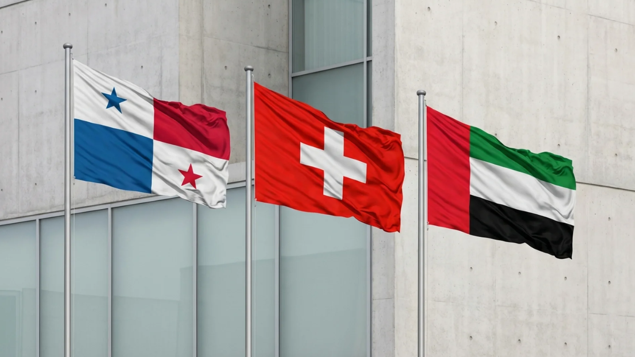Tre bandiere di Panama Svizzera ed Emirati Arabi per far capire che sono ottime giurisdizioni per le critpovalute